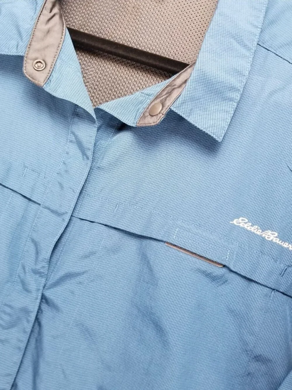 Eddie Bauer Shirt Womens XL Blue Long Sleeve Roll Tab Button Up Vented Mesh - Picture 2 of 9